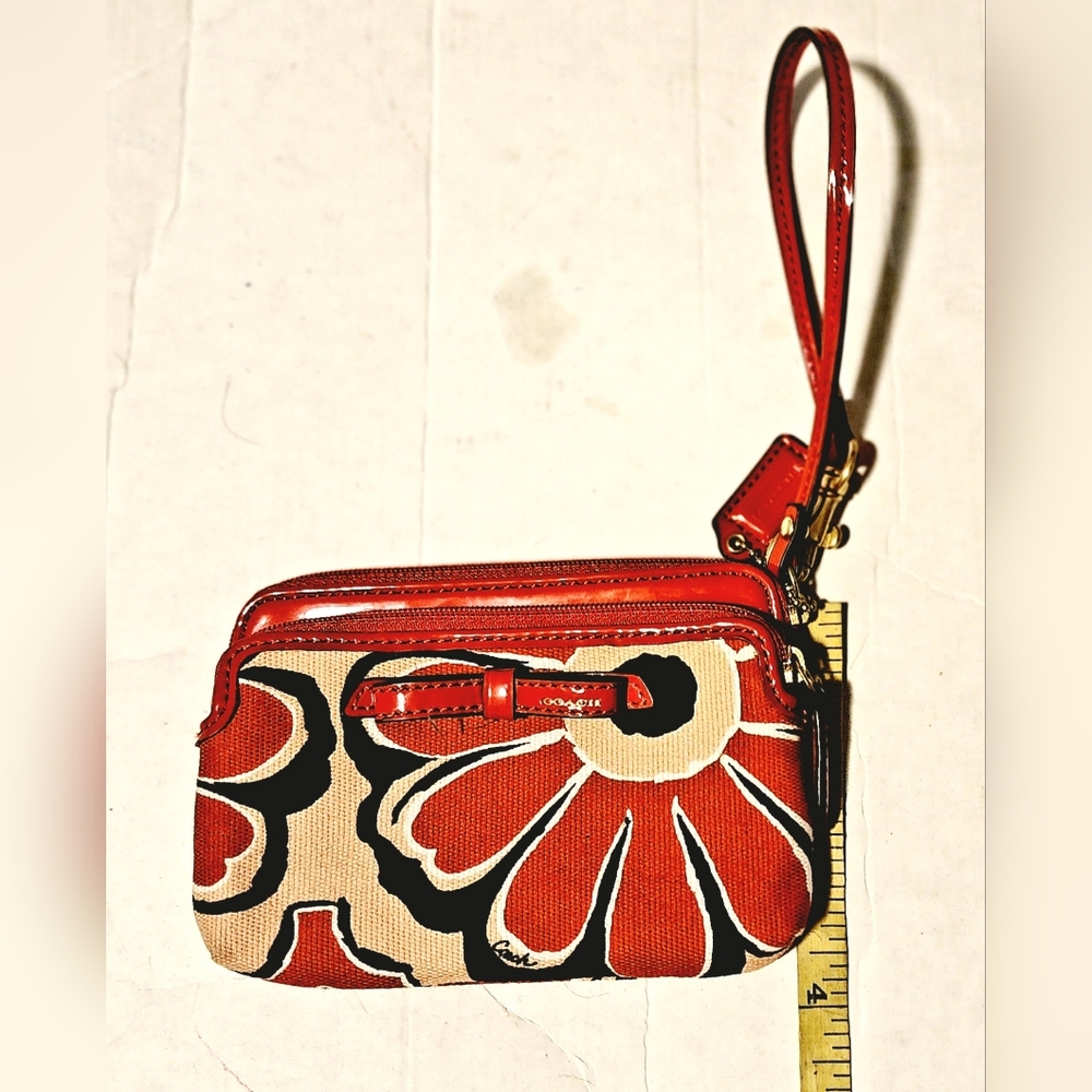 Coach Poppy Red patent leather and floral canvas with red bow 2 pocket wrislet - Picture 9 of 9